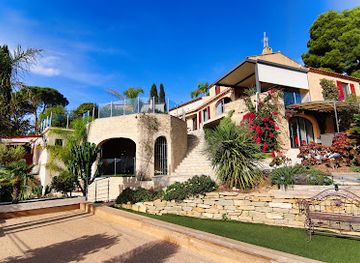 france/cassis-calanques/landmark/la-demeure-insoupconnee-chambres-d-hotes-et-gites-a-cassis-calanques-piscine-spa-massages