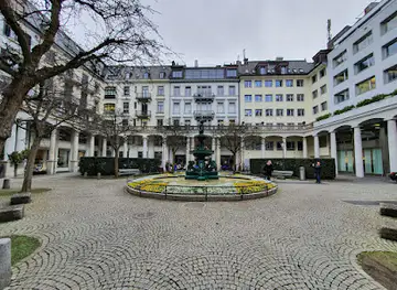 Centralhof Monument