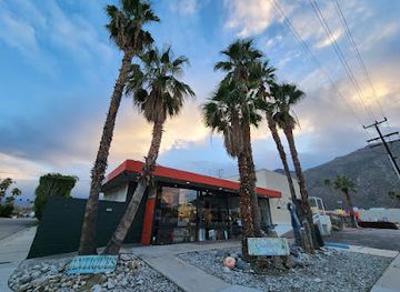 california/palm-springs/tahquitz-river-estates/landmark/sunny-dunes-antique-mall