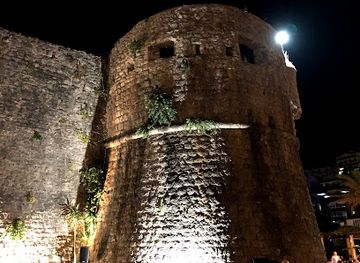 montenegro/budva/landmark/emporio-club