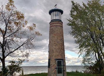 wisconsin/lake-winnebago-region/landmark/asylum-point-lighthouse