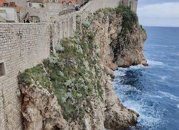 montenegro/herceg-novi/landmark/walls-of-dubrovnik