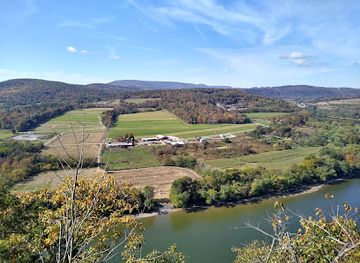 pennsylvania/lower-susquehanna-valley/landmark/wyalusing-rocks-scenic-overlook