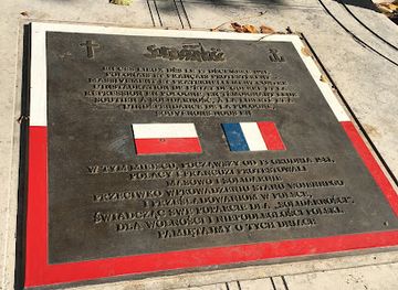 france/centre-val-de-loire/landmark/solidarnosc-monument