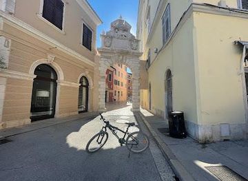 slovenia/piran/landmark/balbi-s-arch