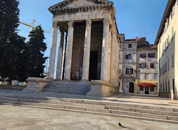 croatia/pula/landmark/temple-of-augustus