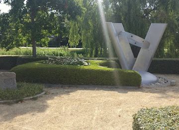 netherlands/kennemerland/landmark/vredesmonument-akersloot