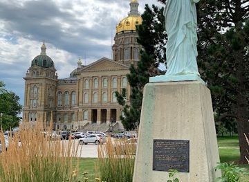 iowa/eastern-iowa/landmark/iowa-statue-of-liberty