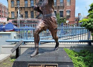 iowa/newton/landmark/tony-demarco-statue