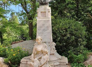 portugal/serra-de-sintra/landmark/dr-gregorio-almeida-statue