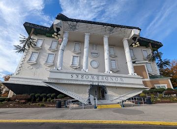 tennessee/pigeon-forge/landmark/wonderworks-pigeon-forge
