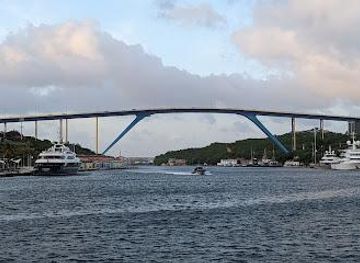 curacao/soto/landmark/queen-juliana-bridge