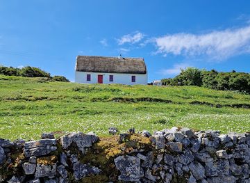 ireland/aran-islands/landmark/aran-thatch-cottage