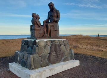 iceland/keflavik/landmark/memorial-monument