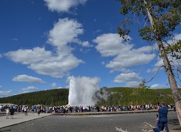 wyoming/yellowstone-national-park/landmark/old-faithful-visitor-and-education-center