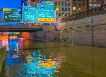 pennsylvania/pittsburgh/landmark/pittsburgh-parkway-bathtub
