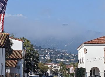 california/santa-barbara/funk-zone/landmark/casa-de-la-guerra