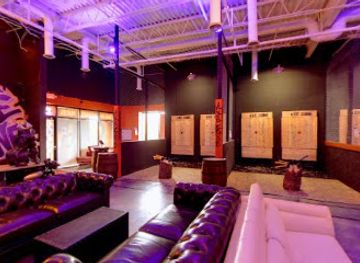 illinois/naperville/landmark/axe-zone-axe-throwing-rage-room-lounge