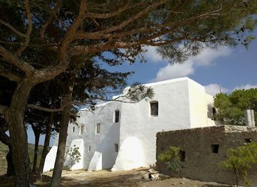 greece/paros/landmark/ancient-marble-quarries