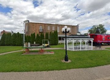 wisconsin/southwest-wisconsin/landmark/presidential-courtyard