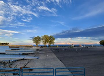wisconsin/racine/landmark/smoke-d-on-the-water