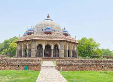 india/delhi/south-extension/landmark/isa-khan-s-tomb-delhi