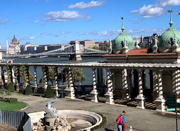 hungary/budapest/landmark/water-carrier-stairs