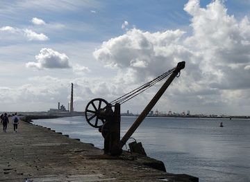ireland/dublin/landmark/poolbeg-lighthouse