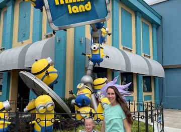 florida/orlando-theme-parks-area/landmark/minion-land