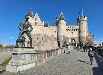 belgium/antwerp/landmark/lange-wapper-statue