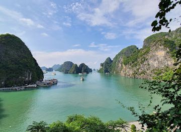 vietnam/ha-long-bay/landmark/ti-top-beach