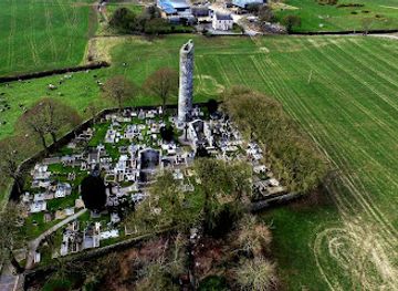 ireland/county-louth/landmark/monasterboice-round-tower