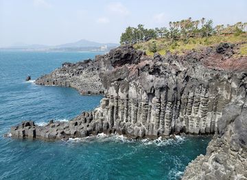 south-korea/jeju-city/seogwipo-city/landmark/jusangjeollidae