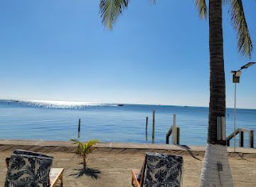 belize/san-pedro/landmark/wahoo-s-lounge