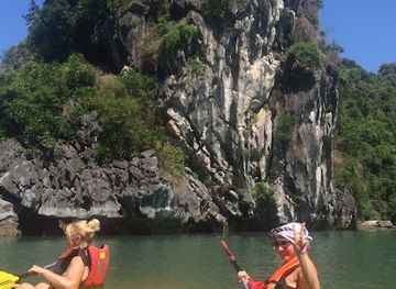 vietnam/cat-ba-island/landmark/cat-ba-smile-tours