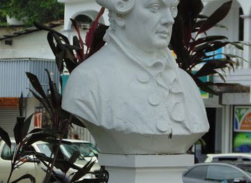 seychelles/ile-cocos/landmark/pierre-poivre-statue