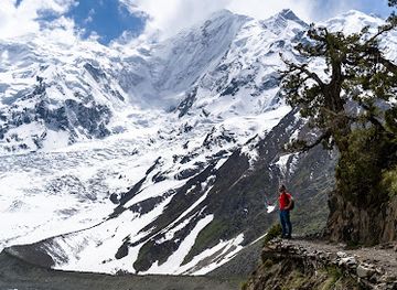 pakistan/karimabad/landmark/mountain-madness-pakistan