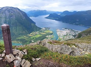 norway/more-og-romsdal/landmark/hogaksla-981m-o-h