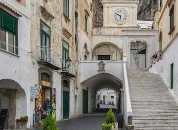 italy/amalfi/landmark/piazza-umberto-i