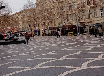 azerbaijan/lesser-caucasus/landmark/fountains-square