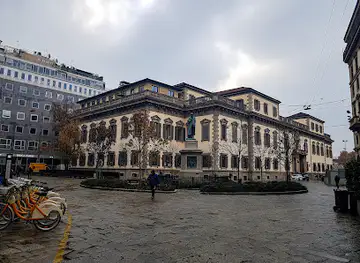 Monumento a Cesare Beccaria