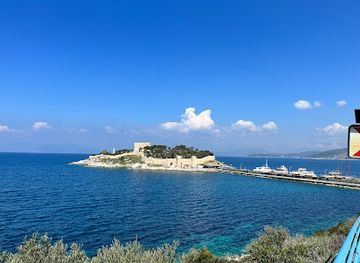 turkiye/kusadasi/landmark/kusadasi-yilanci-burnu-guvercinada-panorama