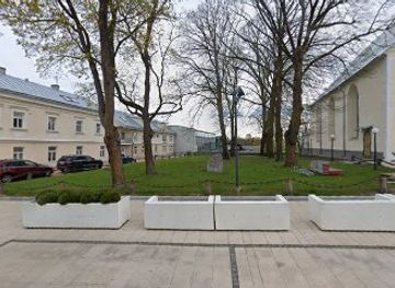 estonia/laane-virumaa/landmark/malestuskivi-400-aastat-haridust-rakveres