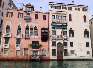 italy/venice/landmark/palazzo-barbarigo-minotto