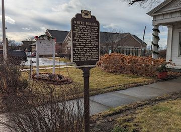 wisconsin/central-wisconsin/landmark/wisconsin-state-historical-marker-262-white-pillars