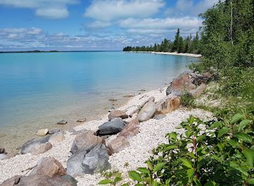 canada/northern-canada/landmark/little-limestone-lake