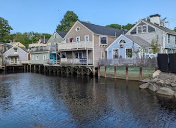 maine/kennebunkport/landmark/daytrip-society