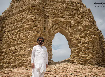 Tomb of Meer Buzrug