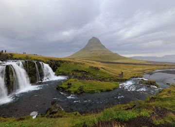 iceland/snafellsbar-area/landmark/kirkjufellsfoss-parking-lot