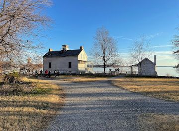 illinois/naperville/landmark/center-point-of-the-city-of-naperville